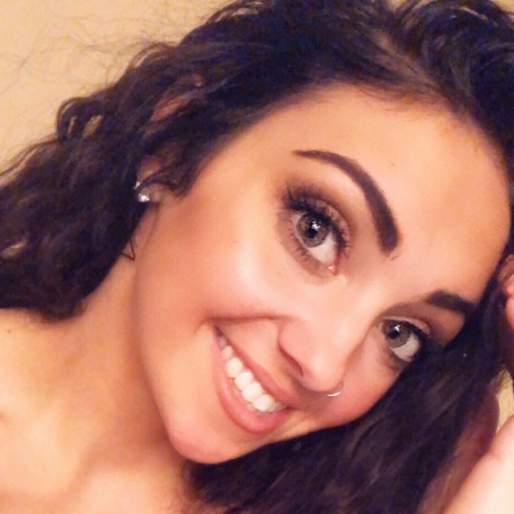 Hey y’all I’m Veronica 🤗